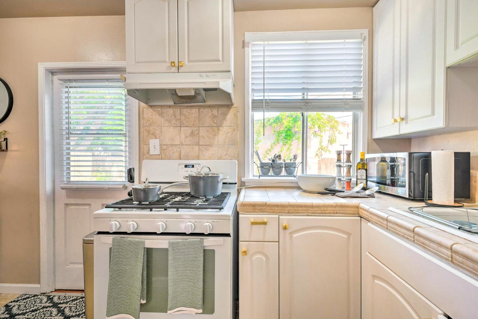 Villa Stylish And Modern Burbank Gem With Private Yard! Exterior foto