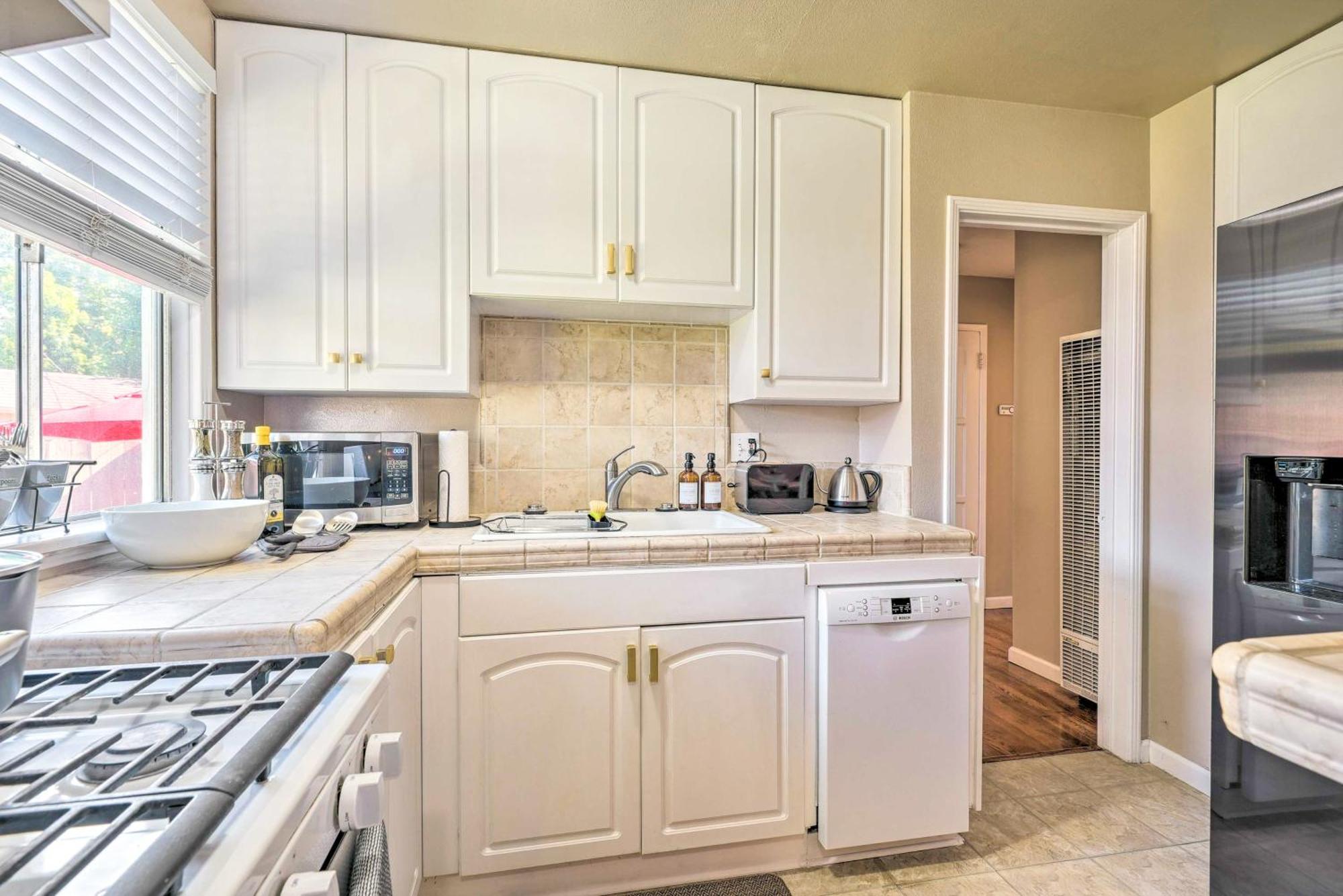 Villa Stylish And Modern Burbank Gem With Private Yard! Exterior foto